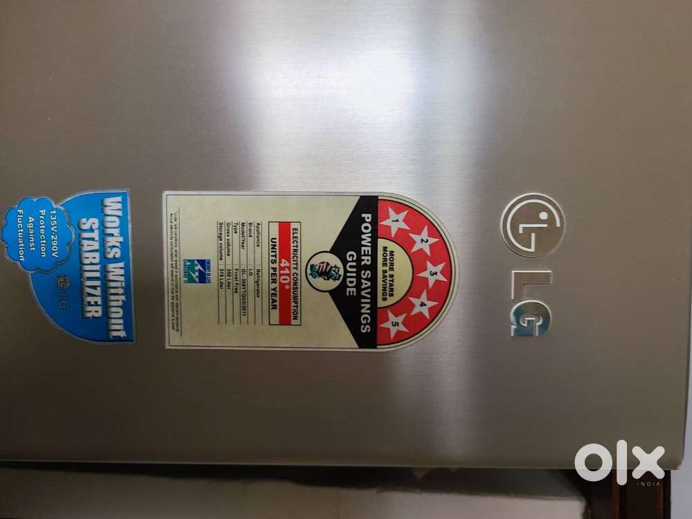 Double door refrigerator