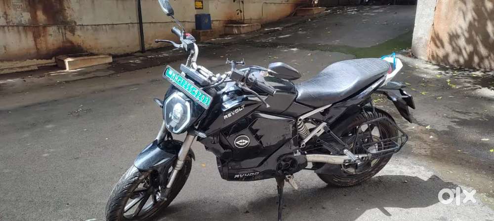 Well maintained Revolt RV400 with new charger