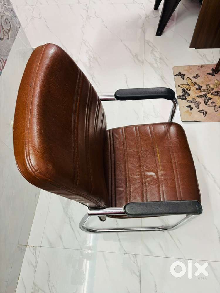 Comfortable brown computer chair with double-sided