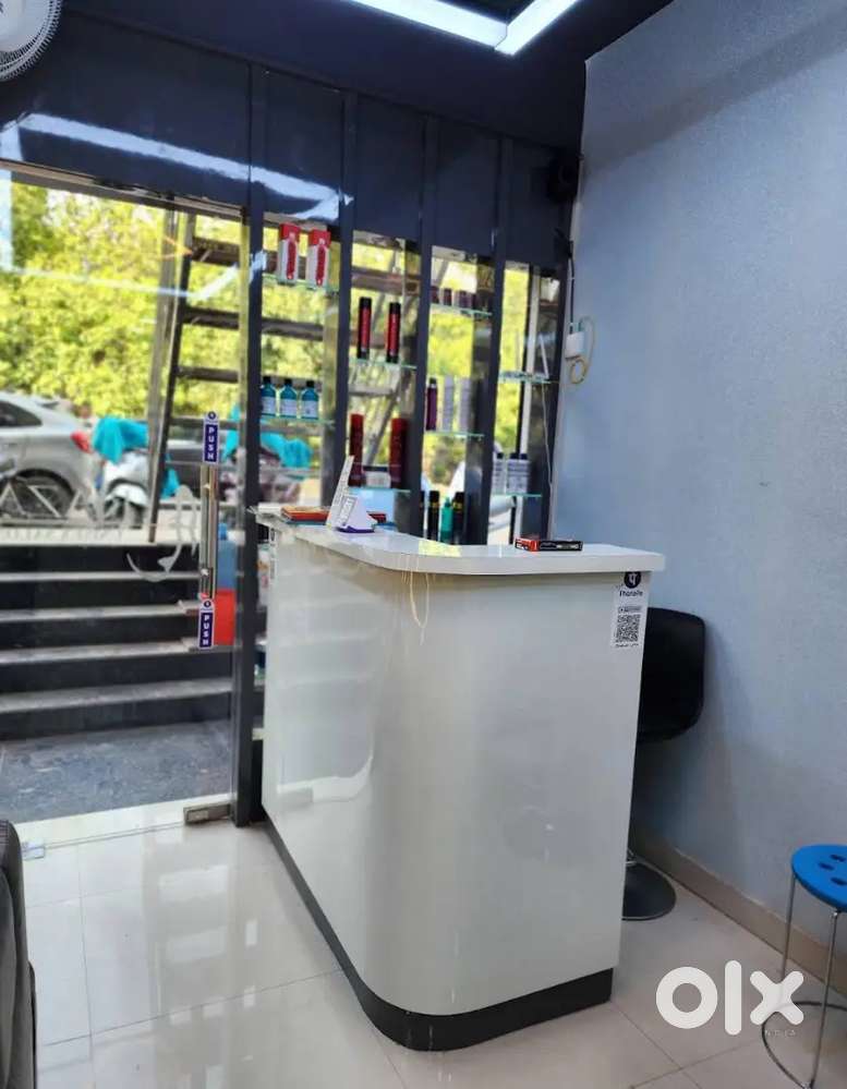 Unisex salon on good location