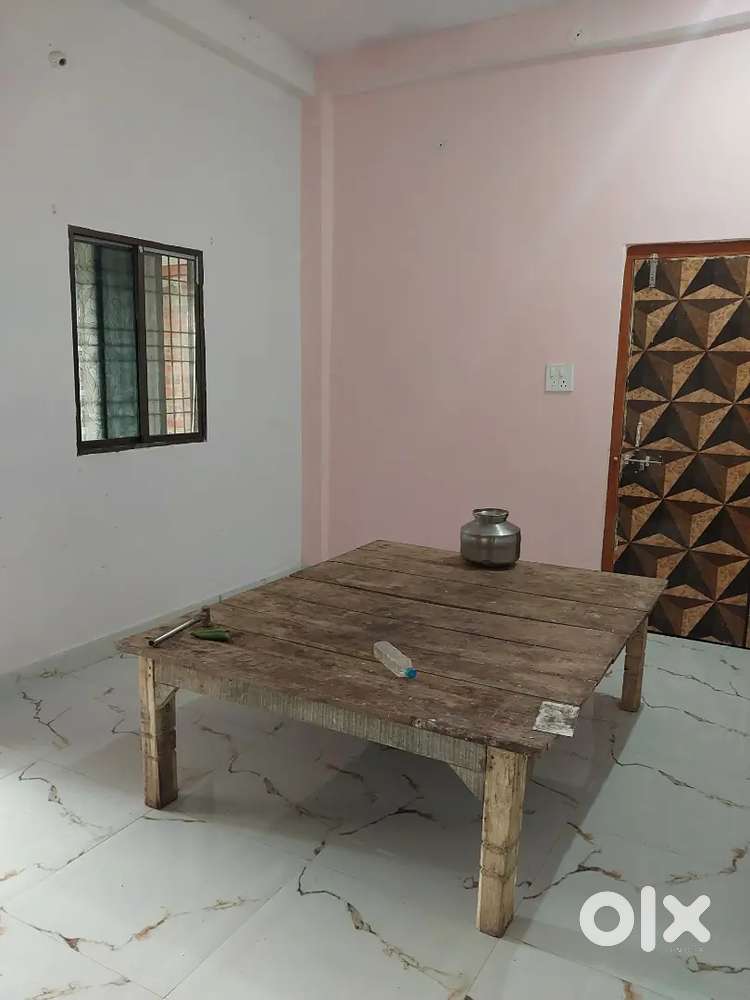 रूम किराए से देना है। रोशन नगर में, प्राइड जिम के पास।