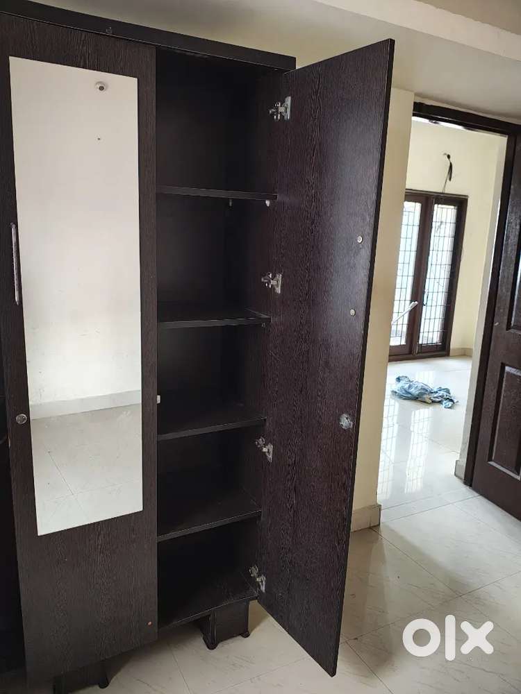 3 door wardrobe with mirror