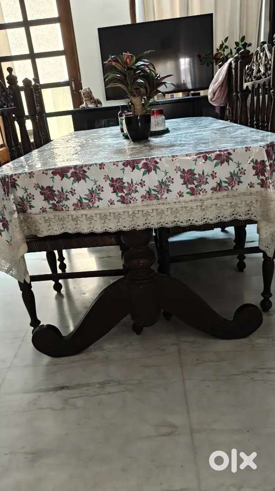 Dining table 4 seater