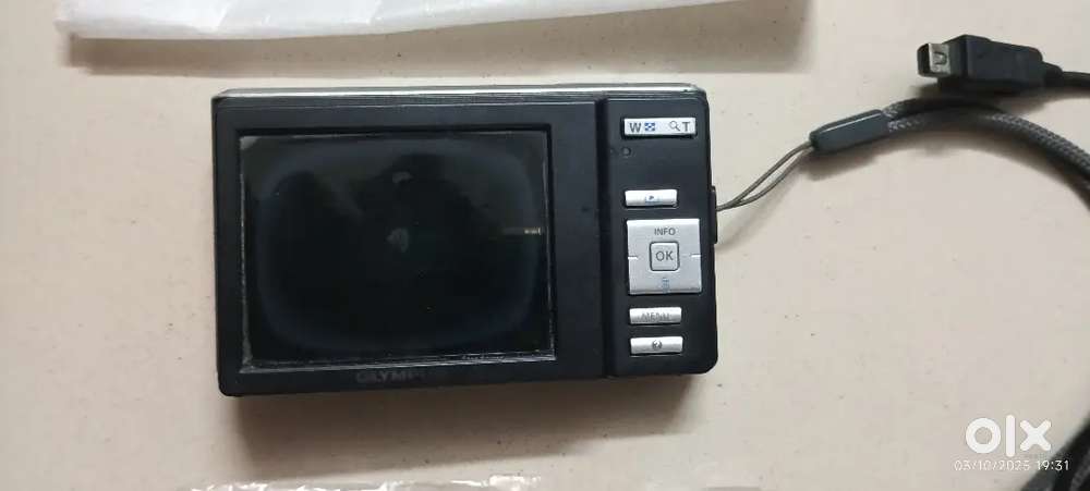 DIGITAL CAMERA