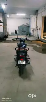 Bajaj avenger 220 street