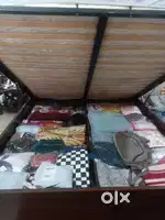 Hydraulic bed with mattress,