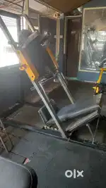Leg press + hack squat machine