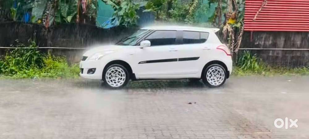 Maruti Suzuki Swift 2014 Diesel Well Maintained, Costly alloys
