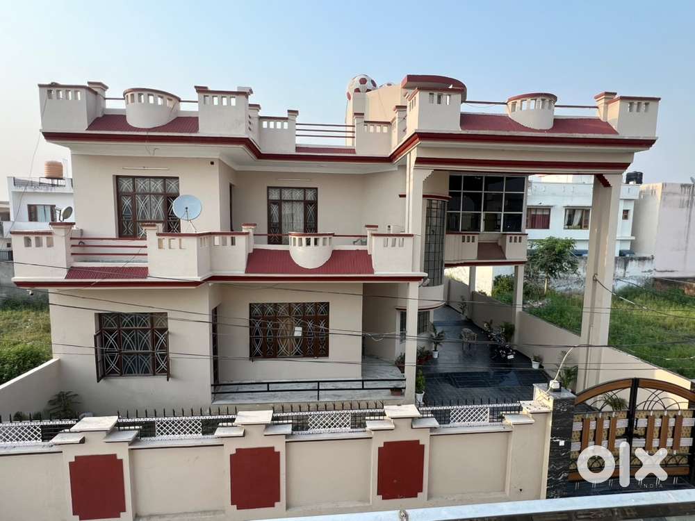16 Marla Fully furnished indipendent Villa opposite bachpan school