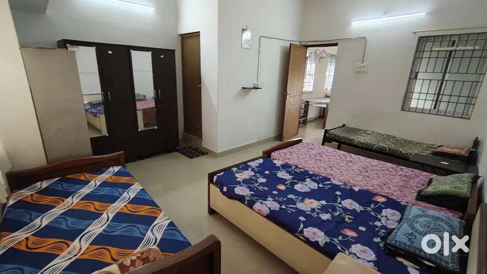 PG available for boys Near sholingnallur signal