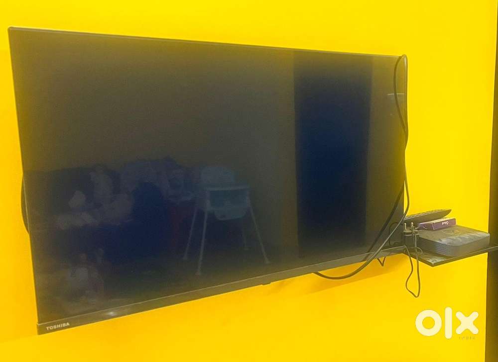 Toshiba 32 inch smart TV