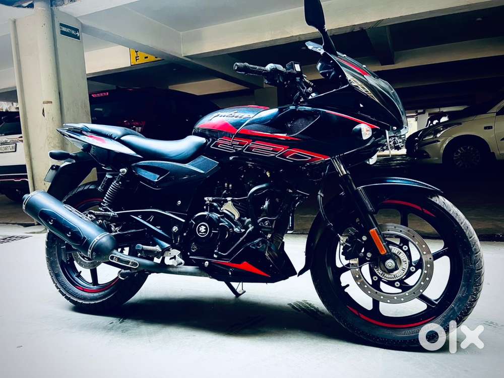 Bajaj pulsar 220 f  only 7 month old