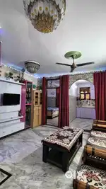 2bhk spacious full furnished flat Dwarka mor metro se  400 metar dur