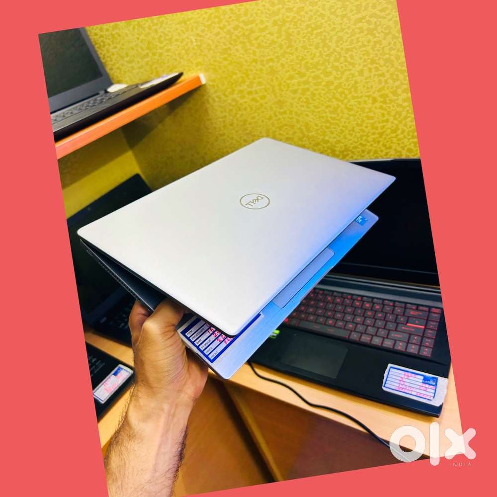 BRAND NEW CONDITION DELL LAPTOP!  METALIC SILVER i5