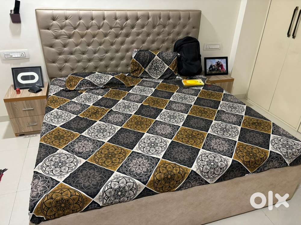 Wooden bed 6x6 ft hydraulic storage with mattress in excellent conditi