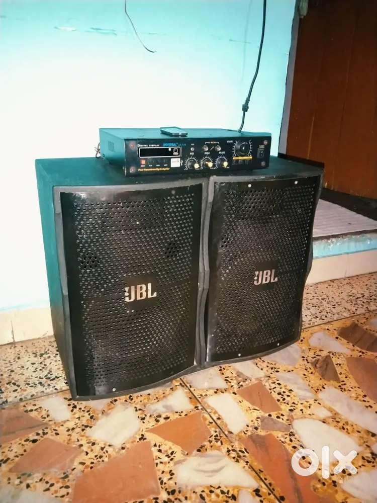 Amplifier with Two speakers