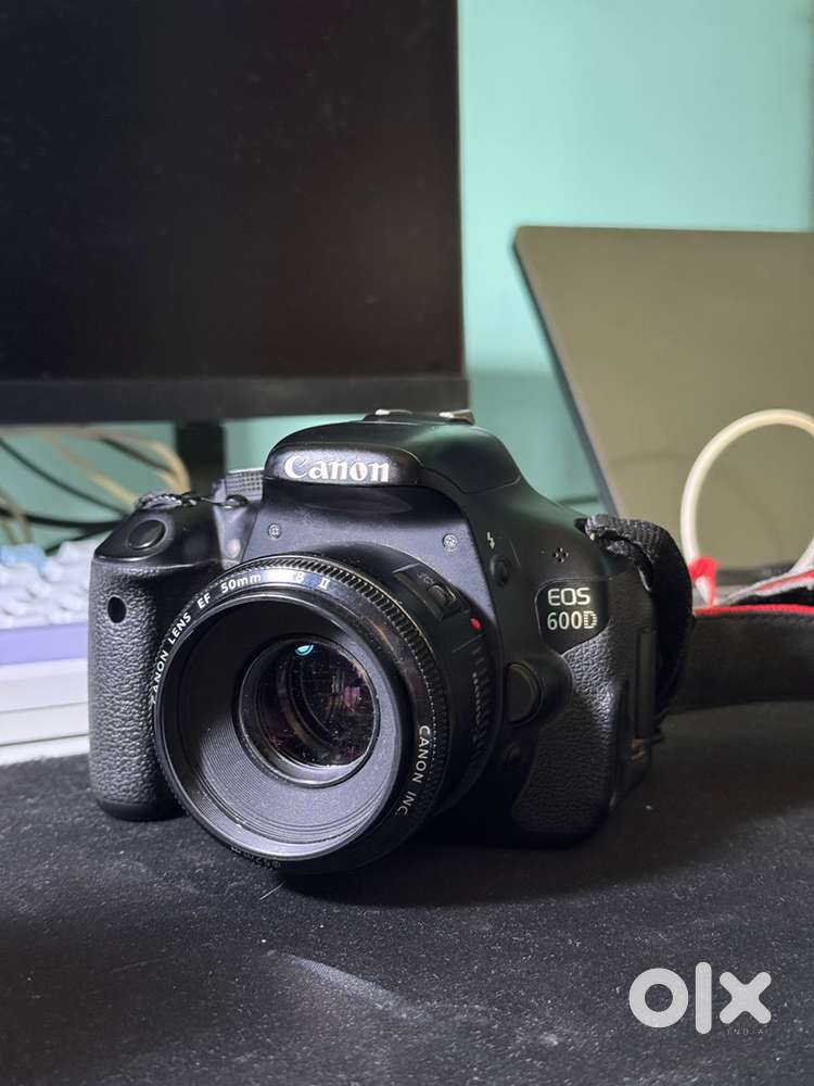 Canon 600D DSLR Camera with prime and zoom lens