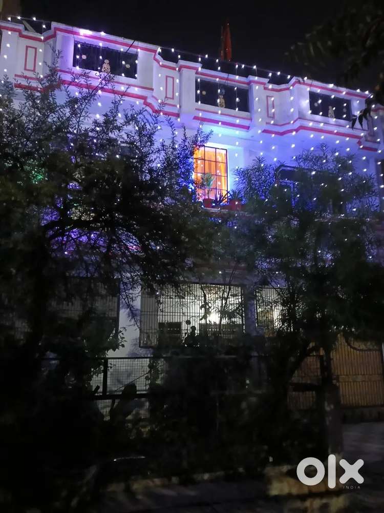 2 room seperate portion in ground floor infront of park.