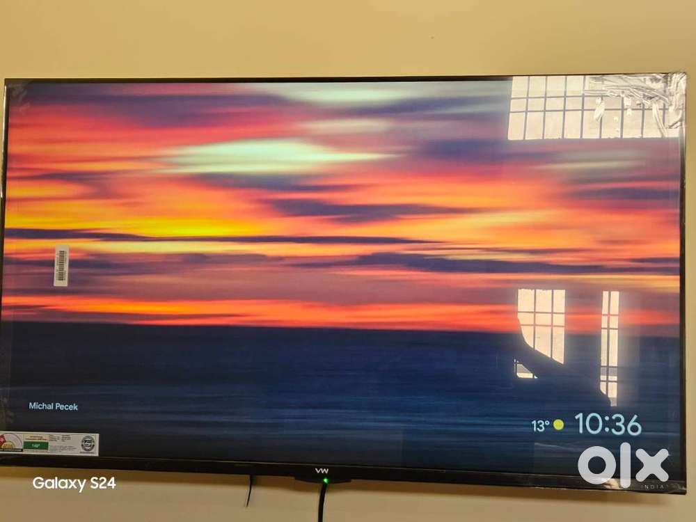 VW 43 4K Ultra HD QLED Google TV – Excellent Condition + Accessories
