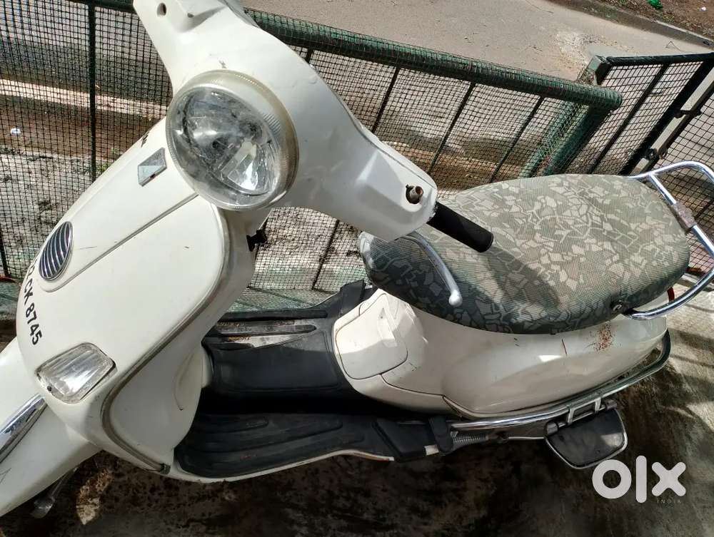 Vespa Lml 125 - RS.20,000 - 9940and996947