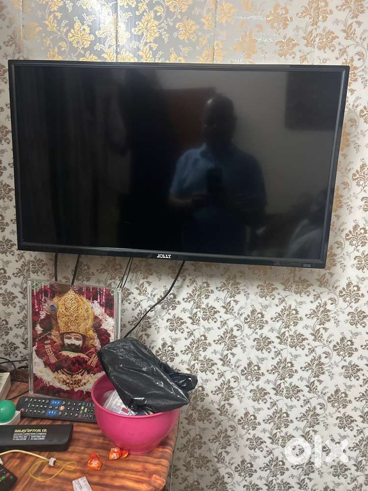 32 inches LED smart TV