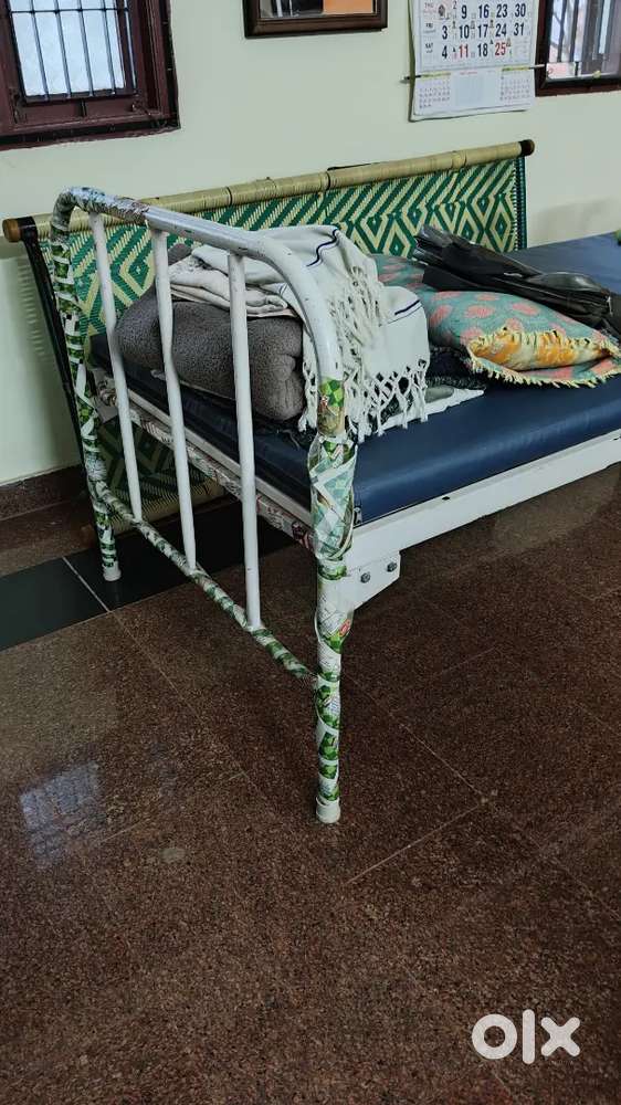 Semi fowler bed with two side rails