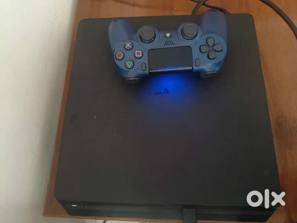 Sony PlayStation 4 (Purchased in 2020) with 1 controller