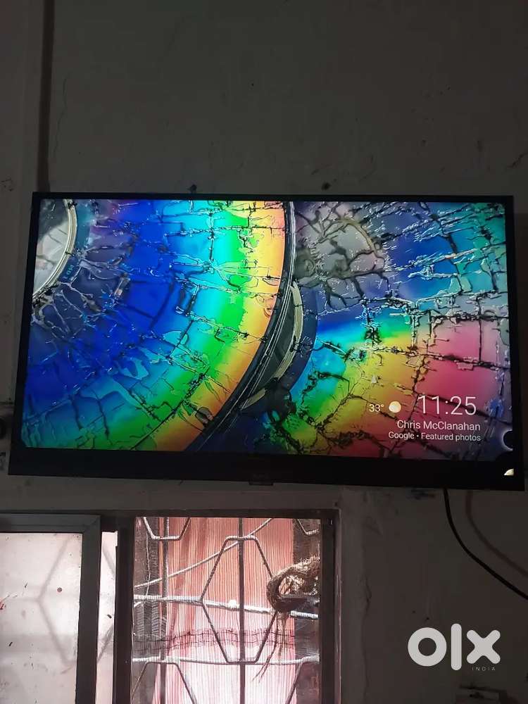 Realme Smart TV 32 display minor lining