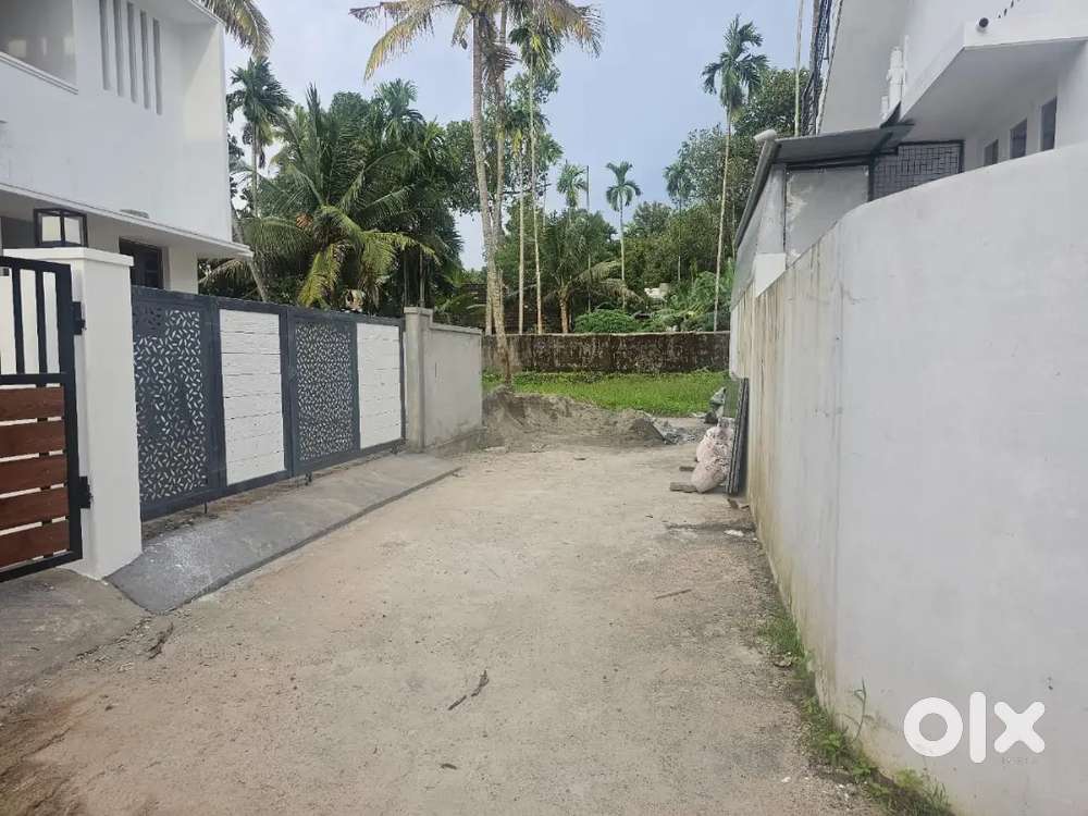 Udayamperoor NADAKAVU main roed 200metre