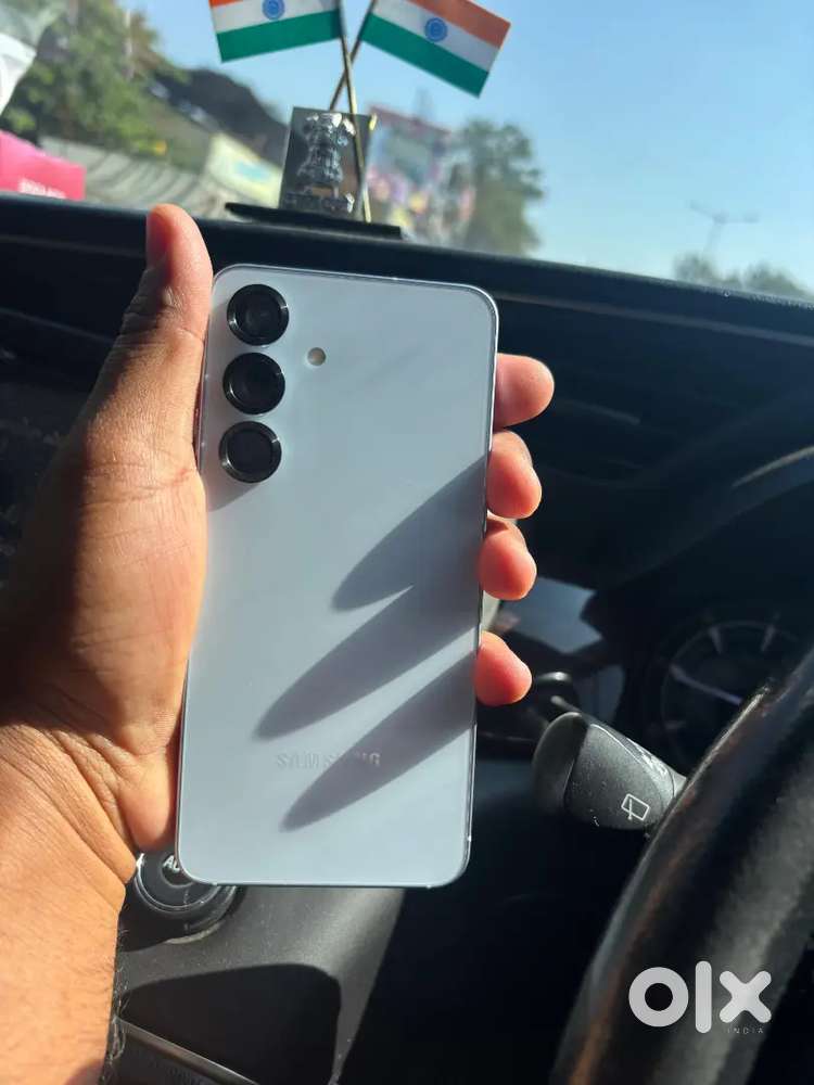 Urgnent Sale my Samsung S25 4days-oldphone SilverShadow,256GB,12GB RAM