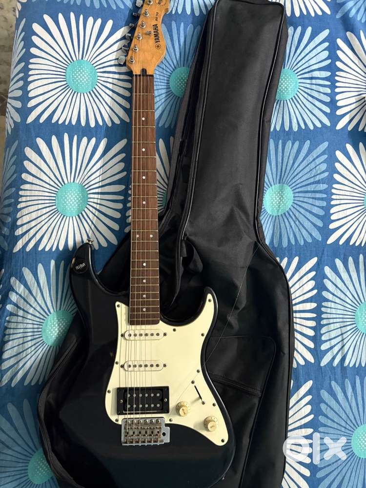Guitar Yamaha eg112