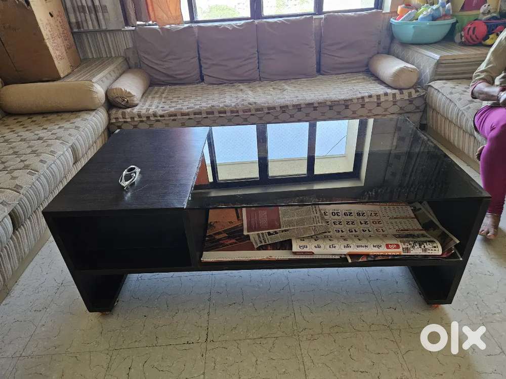 Teak wood centre table (Saag nu lakdu)