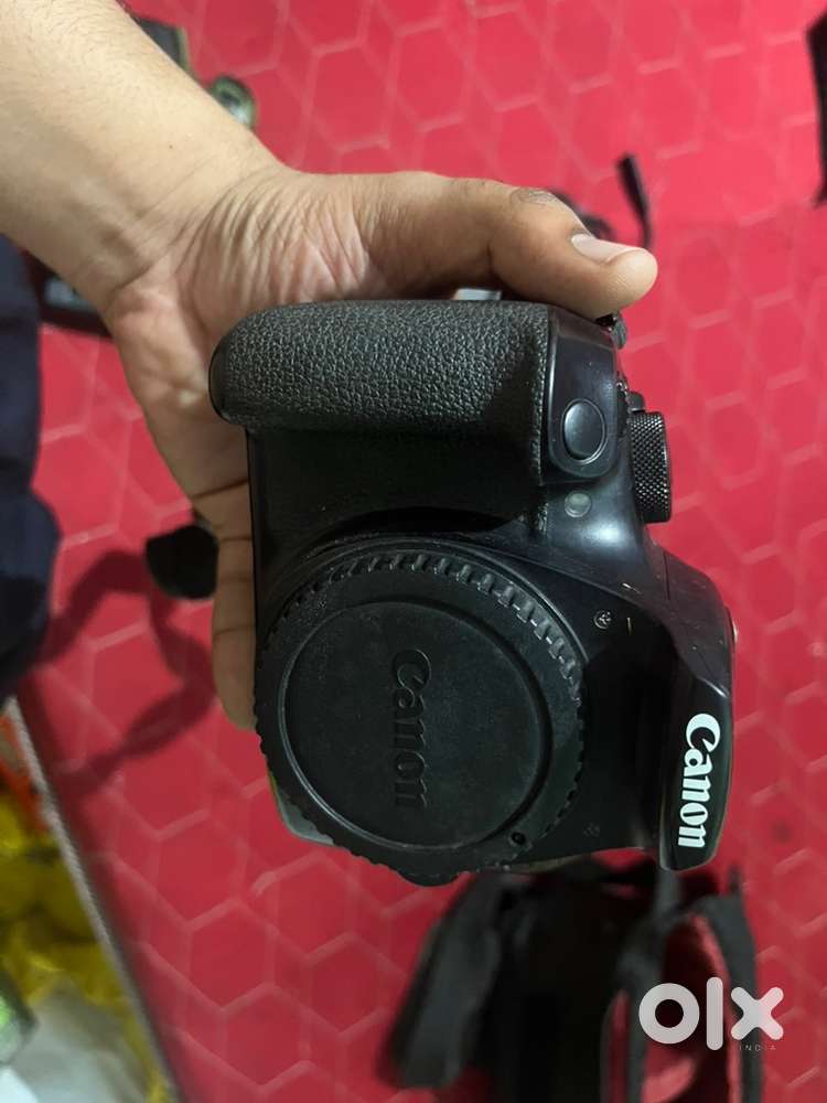 1300 camera with single lens