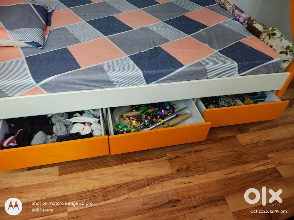 Double-storey bed
