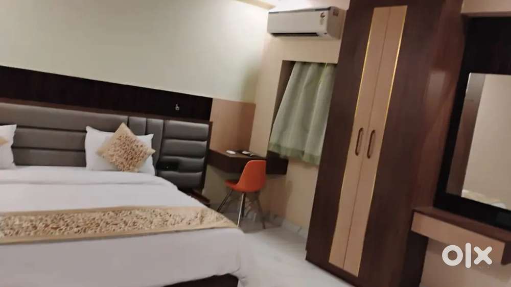 Hotel house keeping and safai ke kaam hai