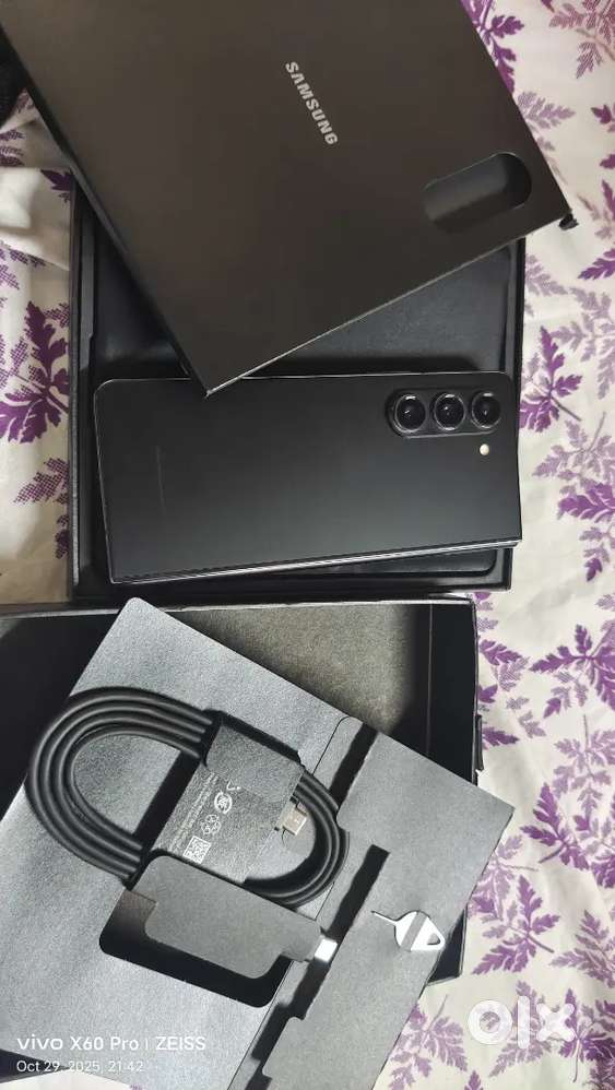 Samsung Galaxy Z Fold 5   12GB RAM  256 GB Storage  Flagship