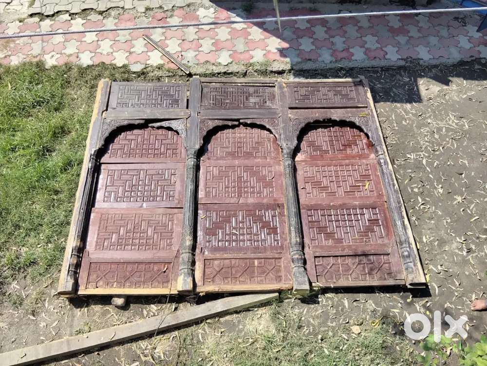 Warusi antique divider