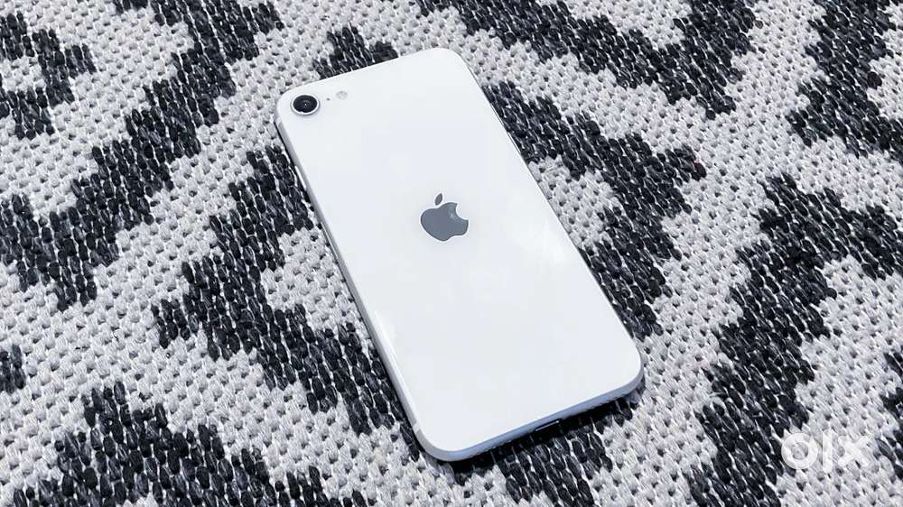 Iphone SE Good condition or bill/charger available (hand to hand deal)