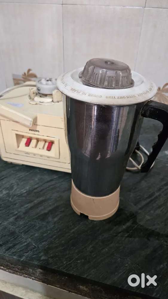 Phillips Mixi With 2 Jugs