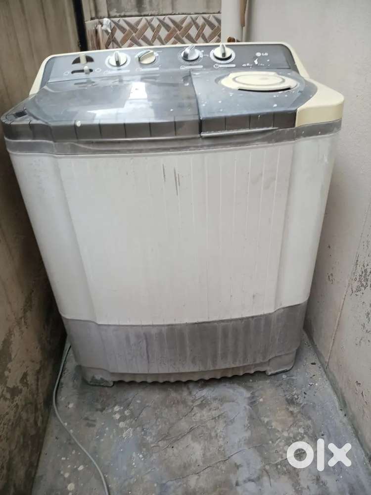 LG  7.5 Lits  Semi Autoatic Washing Machini