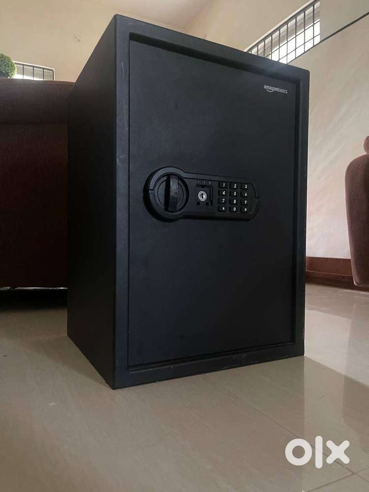 Amazon Basics - Electronic Keypad Locker For Home - 58L