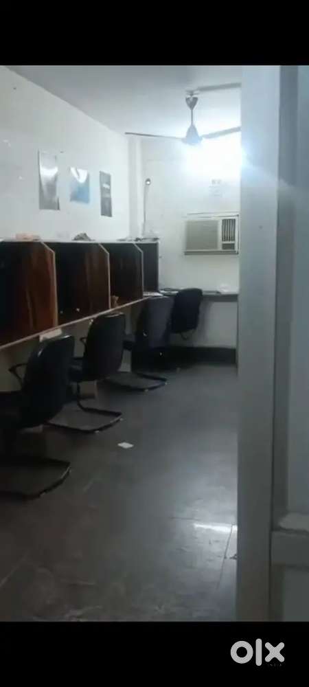 Main road office uttam nagar east