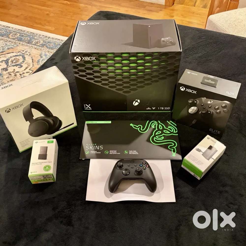 XBOX Series X BUNDLE - 1 TB Console & Accessories - AMAZING Condition