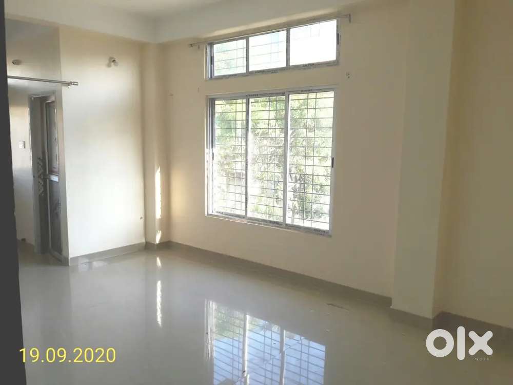 Fully independent 3bhk flat ulubari lachitnaga near Bus stop main road
