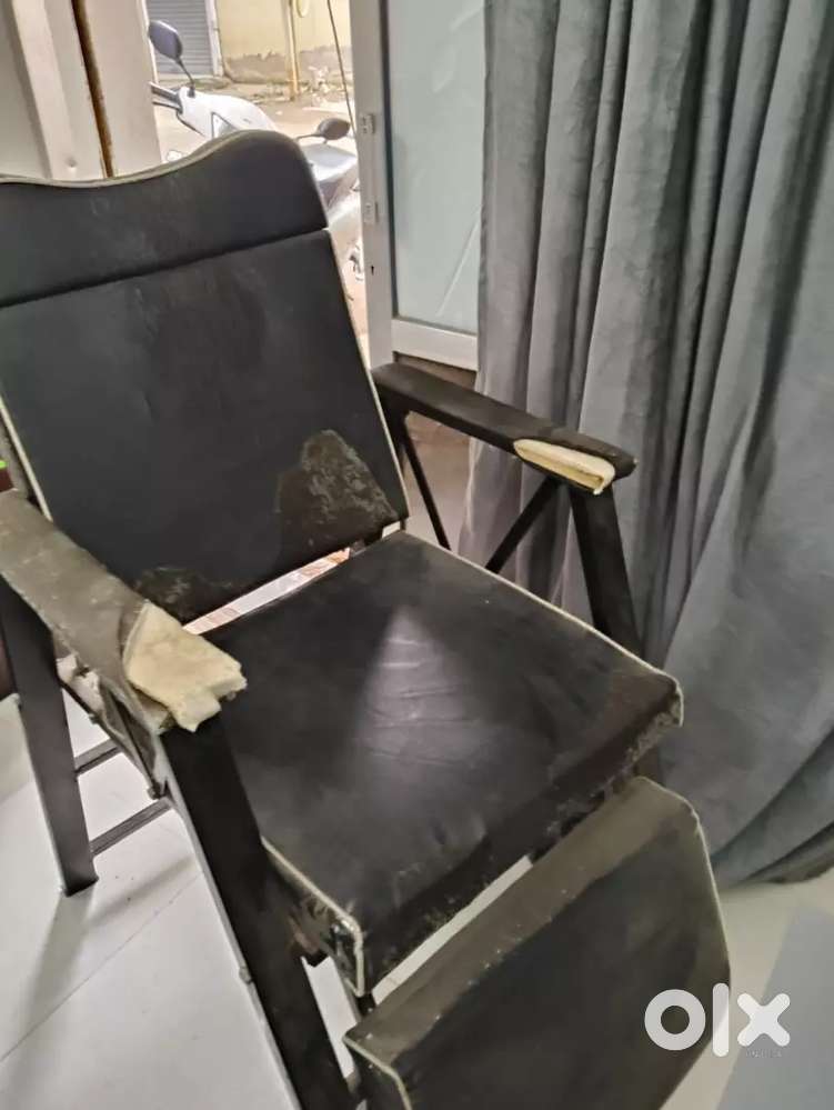 Saloon chair