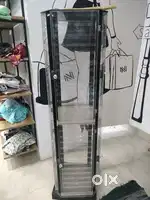 Rotating earing stand