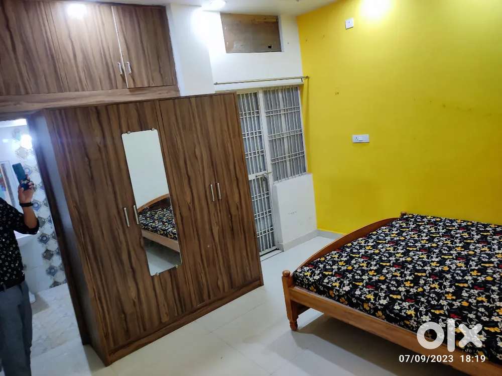PRIME LOCATION AT MADAN MAHAL NEW FURNISHED BIG 1BHK - 2 TOILET HOUSE