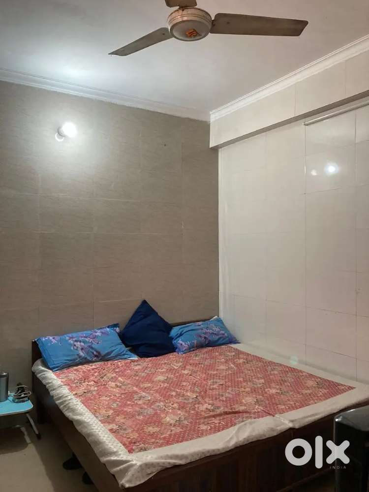One owner free  room free in 2bhk flat for working person