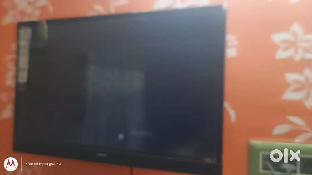 “Panasonic 32-inch Smart LED TV
