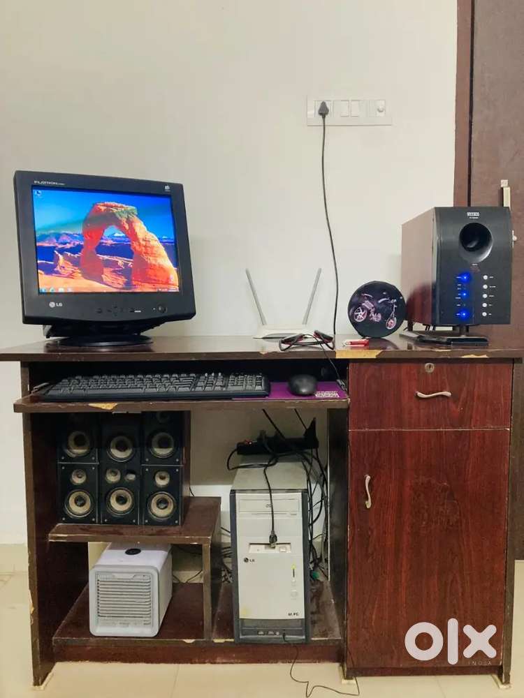 LG Desktop with Table